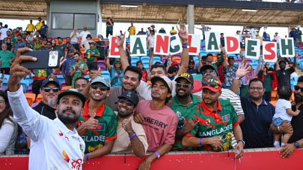 Australia wins toss, sends Bangladesh in to bat in second Test at Mackay's Harrup Park; Matt Renshaw recalled after 3.5 years