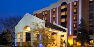 Other amenities include free access to a wireless network, a minifridge, and microwave. Holiday Inn Express Chicago Schaumburg Enjoy Illinois