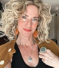 Lisa Leonard's Instagram, Twitter & Facebook