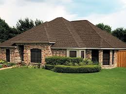 Close up photo of gaf's timberline hd weathered wood shingle swatch. Gaf Toiture