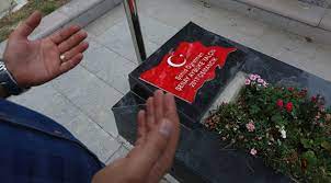 Hayatının baharında canından olan aybüke yalçın'ın, teröre verilen son kayıp olmasını ve bu yaşananların devlete ders vermesini umuyoruz denildi. Sehit Ogretmen Aybuke Yalcin Unutulmadi Aybukeyalcin Ulkucu Kadro Ulkucu Haber Sitesi