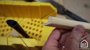Cornière d'angle métal 2,50 m. Baguette D Angle Comment La Couper La Coller Bricolage Facile