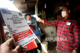 If you care, they care. Stiker Isolasi Mandiri Antisipasi Pemudik Dari Daerah Republika Online