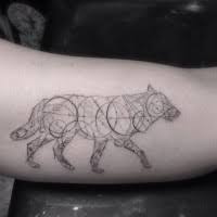 Maybe you would like to learn more about one of these? Schwarze Linien Ein Wolf Aus Geometrischen Formen Tattoo Am Arm Tattooimages Biz