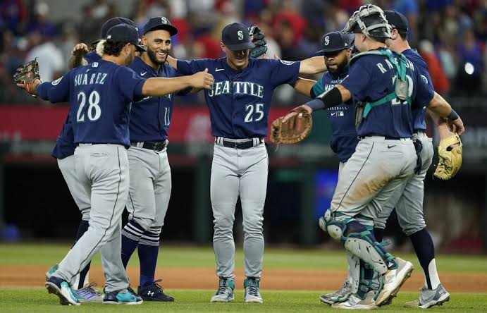 Lucky No. 13: Mariners' streak reaches baker's dozen with extra-inning win over Rangers | The Seattle Times