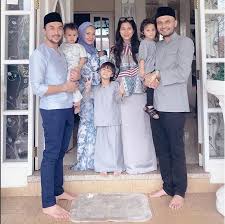 Mungkin cukup sekian untuk pembahasan dan ulasan juga informasi mengenai biodata dan profil biodata pemain cinta yang hilang yang dapat. Tetap Cun Walau Dah Beranak 3 Ini Wajah Terkini Isteri Khairul Fahmi Che Mat Nona
