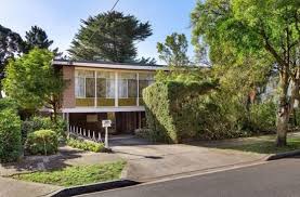 Also referred to as art deco, this architectural style uses geometrical elements and simple designs with clean lines to achieve a refined look. For Sale Modernist Australia