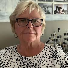 Many who played sports at Quinte will remember Tom Derushie. After a battle  with that dreaded disease, Tom passed away