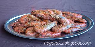 Pelamos las gambas, lavamos y secamos con papel de cocina. Hogar Diez Gambas Al Horno