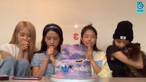2 years anniversary, blackpink members shared sweet letters on vlive. ë°ì´ë¸Œ On Twitter Still Waiting To Get Another Version Of Blackpink Praying For Their Wishes Before Blowing The Candles Of Their Anniversary Cake Live Https T Co Jbkc9suhfn