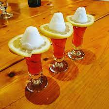 口の中で作るカクテル ニコラシカ の飲み方はこれでマスター macaroni カクテル レシピ カクテル 作る