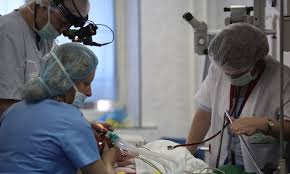 Practic, în sala de așteptare și în fața upu era plin de oameni care așteptau și de câteva ore să fie consultați de medici. In Campanie Pentru Salarii Decente Medicii Se PregÄtesc De GrevÄ GeneralÄ