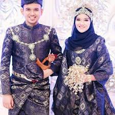 Sila hubungi saya untuk keterangan lanjut: Bila Tiba Hari Bersanding Mestilah Nak Paling Berseri Ini Tips Pemilihan Baju Pengantin
