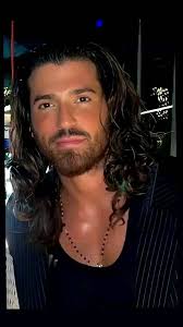 He's so handsome great actor!!!💖💖💖💖