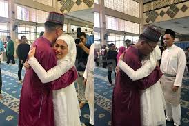 Wali hakim baru dapat bertindak sebagai wali nikah apabila wali nasab tidak memenuhi syarat atau tidak ada (ghaib) atau. Selagi Ayah Ada Saya Boleh Jaga Dia Bapa Cool Menangis Nikahkan Anak Adik Pengantin Mula Rasa Tak Nak Kahwin Viral Mstar