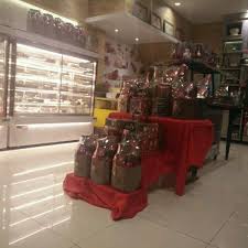 May 21, 2016 · karena mulai kemarin, jumat (20/05), dapur cokelat hadir di seberang grand galaxy park, tepatnya di jalan pulosirih utama, bekasi selatan. Dapur Cokelat Galaxy 1 Tip