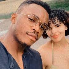 بعد اختفائها لعدة أشهر على خلفية الجدل الذى أثارته بعد هروبها من عائلتها، ظهرت الفتاة السعودية رهف القنون، مرة أخرى. Ø¸Ù‡ÙˆØ± Ø¬Ø¯ÙŠØ¯ Ù„Ù€ Ø±Ù‡Ù Ø§Ù„Ù‚Ù†ÙˆÙ† Ø¨Ù€ Ø§Ù„Ù…Ø§ÙŠÙˆÙ‡ Ø¨Ø¹Ø¯ Ù„Ø¬ÙˆØ¦Ù‡Ø§ Ù„ÙƒÙ†Ø¯Ø§ ÙˆØ¥Ø«Ø§Ø±ØªÙ‡Ø§ Ø§Ù„Ø¬Ø¯Ù„ Ø§Ù„ÙŠÙˆÙ… Ø§Ù„Ø³Ø§Ø¨Ø¹