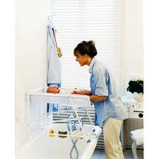 table a langer pour baignoir raton laveur astucieux et pratique table a langer baignoire table a langer table langer baignoire