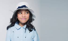 Lagu yang berjudul dunia kita penuh cinta akan dibawakan pertama kalinya oleh naura pada saat konser dongeng 3. Naura Lirik Lagu Dan Album Discography Lirikaz 09