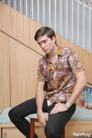 Aura kasih resmi menggugat cerai suaminya, eryck amaral lewat pengadilan agama jakarta selatan pada kamis 17. Deretan Potret Tampan Dan Kece Eryck Amaral Suami Dari Aura Kasih Kapanlagi Com