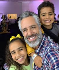 IkeLevy (@Jeremi24172479)