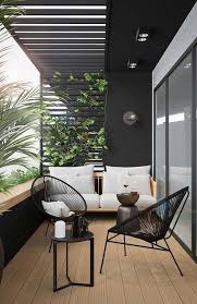 Salon Exterieur En Noir Terrasse En Bois Composite Canape Bois Et Coussins Blancs Fauteuil Architecture Decoexte Wohnung Balkon Dekoration Wohnung Wohnen