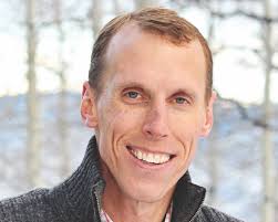 Former NFL wide receiver catches