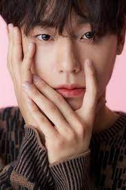 2017'de prison playbook adlı drama ile çıkış yaptı ancak ona göre resmi çıkışı 2019'da gerçekleşti. Lee Dohyun Update On Twitter Yuehua Entertainment Naver Post Update Behind The Scenes Of Dazed Korea Photoshoot Https T Co Lcasg8xlyx Leedohyun ì´ë„í˜„ Dazed Dazedkorea Https T Co Rxrqjyy2fg