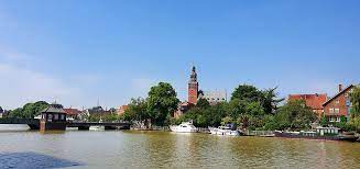 Leered , leer·ing , leers to look with a sidelong glance, indicative especially of sexual desire or. Top 10 Leer Sehenswurdigkeiten Aktuelle Tipps 2021