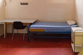 Le réalisateur et ancien policier olivier marchal donne son sentiment sur l'affaire michel neyret, le numéro 2 de la pj lyonnaise qui a été suspendu de ses fonctions, mis en examen et placé en détention. La Prison De La Sante Sort De L Ombre