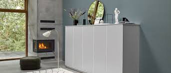 Jouez avec la lumière, les lignes et les grandes surfaces. Fleksibelt Skap Med Dorer I Stilren Dansk Design Kvik No