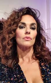 Taglio corto scalato per capelli ricci con frangetta . Tagli Capelli Ricci Donna 2020 L Anno Dei Capelli Ricci