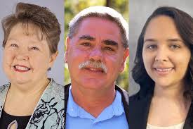 Voters pick incumbents to move