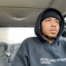 Aaron Leapheart's Instagram, Twitter & Facebook