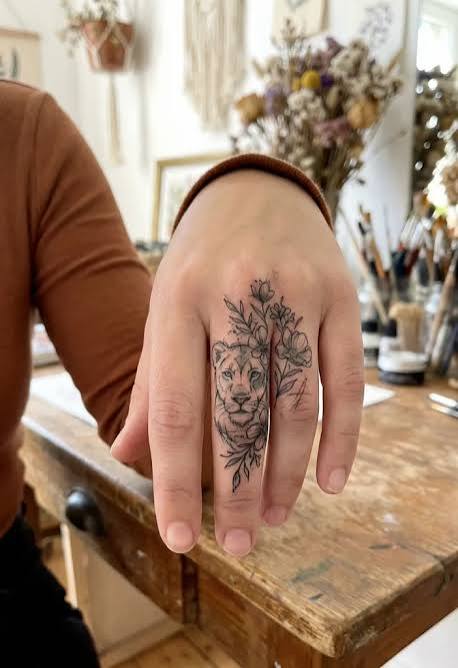 18 Elegant Lion Finger Tattoo Ideas for Women