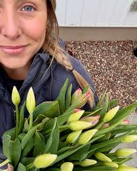 Amanda Hendren (@blossom_bridge_flowerfarm) • Instagram photos and videos