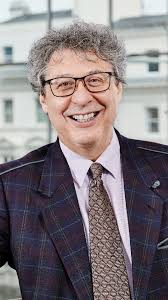 Christopher Tucci - Feeling like a scientist