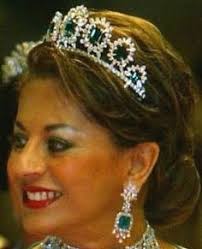 Prior to her marriage, she was an air stewardess for a prominent airline. Malaysia Tiara Mania