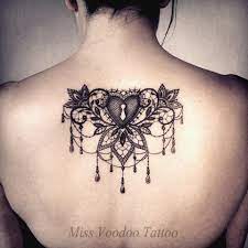 Ces 20 Tatouages Dentelle Charmants Vont Vous Donner Des Idees Tatouage Dentelle Tatouage Coeur Modele Tatouage