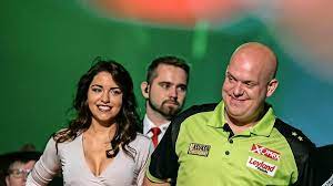 Van gerwen hat nach langer verlobungsphase seine freundin daphne geheiratet. Darts Trophy In Gottingen Die Machtdemonstration Des Michael Van Gerwen Sportbuzzer De