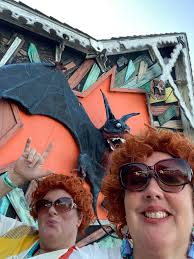 Helen, here, with my other friend, Helen, and we enjoyed our day  tremendously. 🧡