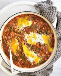 Cook, stirring occasionally, until the sauce thickens, 5 to 8 minutes. Shakshuka Mit Paprika Spinat Kichererbsen Mix Dich Glucklich Thermomix Rezepte Fur Food Non Food Essen Kosmetik Putzmittel Etc