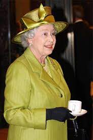 10 Things You Should Never Do In Front Of The Queen Elizabeth Ii Queen Elizabeth Queen Elizabeth Ii Her Majesty The Queen
