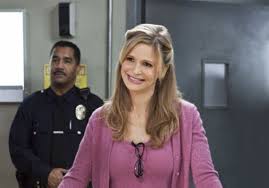Oğlu paul doğduğunda da, ona kendisinin hiçbir zaman görmediği ilgi ve şefkati vermeye hazırdır. Staying Power Kyra Sedgwick Returns For 7th Season Of 8216 The Closer The Blade