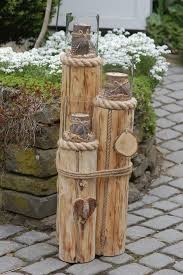 Weisse Hyazinthen Dekoriert In Einem Glas Mit Zapfen Zweigen Und Glasbrocken Baumstamm Dekori In 2020 Deko Garten Weihnachten Weihnachten Dekoration Diy Dekorieren