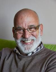 El autor malagueño Manuel Robledo publica su primer libro