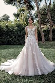 La moda abiti da sposa 2020 si fa audace e contempla spacchi inguinali. Collezione 2019 2020 Vestiti Da Sposa A Firenze Stella Sposa