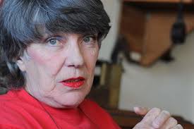 13 preguntas y una poeta, Aurora Reyes: «Busquen y alimenten su poesía con  las letras de otros autores y aprendan todo lo que puedan»