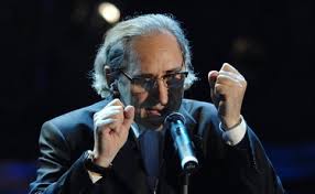 I funerali avverranno in forma privata. 2fq Sw Gb0lmym