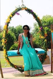 Bridal Jhoola Bridal Swing On Mehendi Bridal Seat Circular Floral Swing Goa Wedding Beautiful Wedding Decorations Indian Wedding Decorations